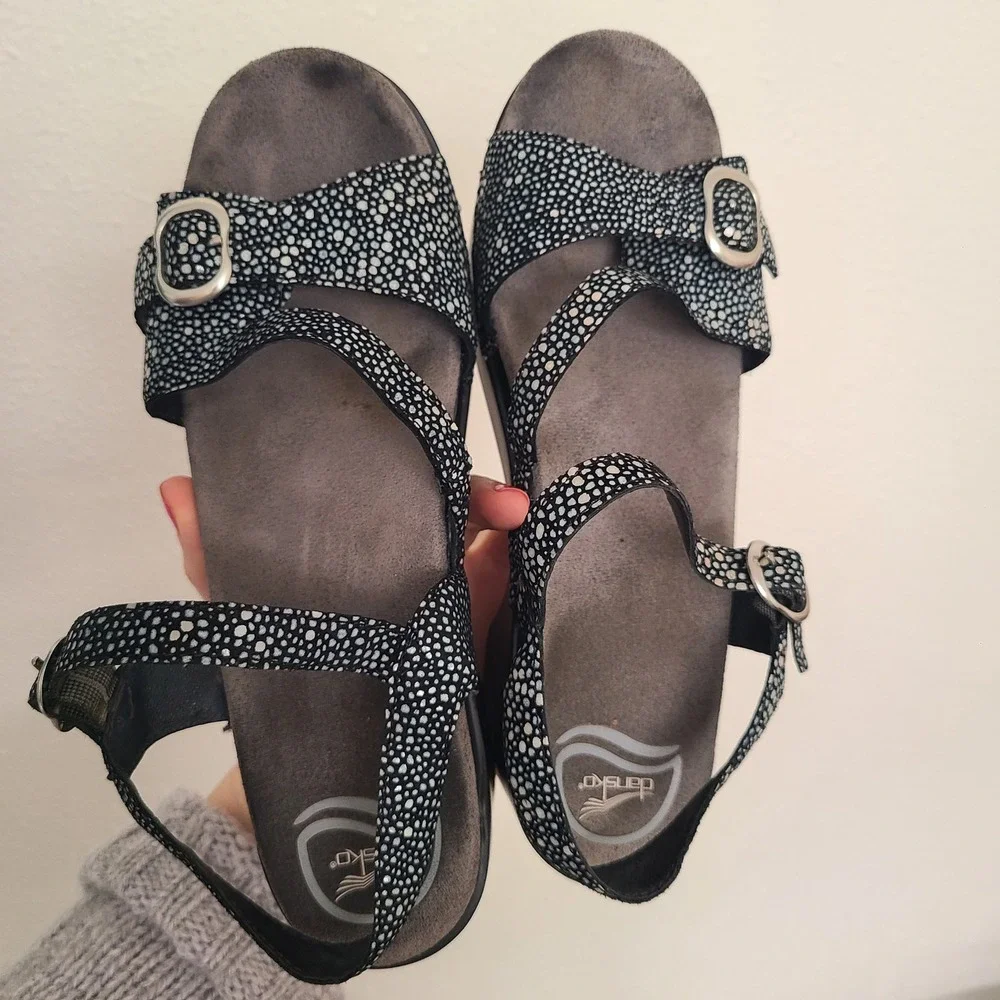 Dansko Sandi EU 40 US 9.5 10 Shimmer Nubuck Leather Sandals Wedge Strappy Silver